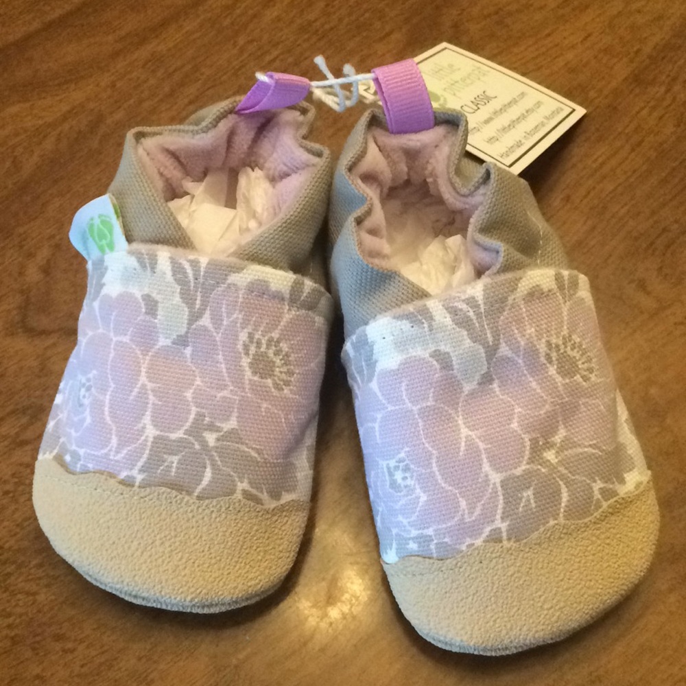 Little pitterpat shoes large (2 1/2 -3 1/2)